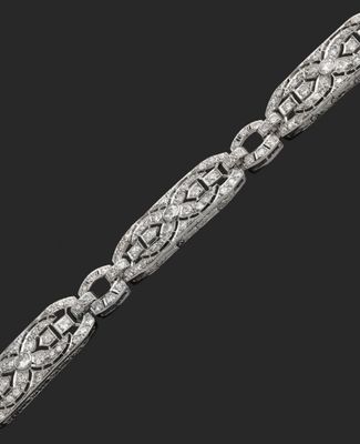 un bracelet Art déco en diamants, signé Cartier