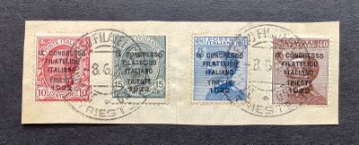 trois timbres différents sur une feuille de papier sur laquelle figure la photo d'un homme