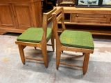 two chairs that are sitting next to each other in a room