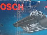boîte contenant un aspirateur, posée sur une surface en bois