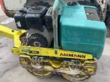a small machine that is sitting on the ground