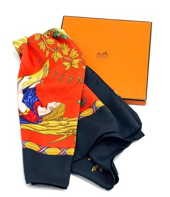 un foulard en soie orange représentant une femme dans un bateau et une boîte