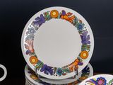 a lot of plates that are stacked on top of each other