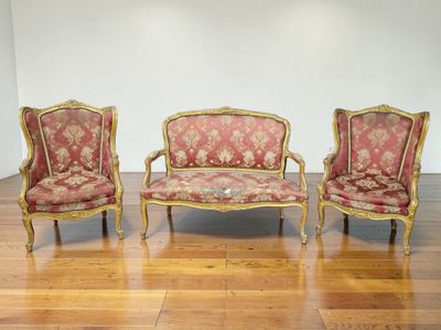 PAIRE DE BERGERES A OREILLES ET CANAPE CORBEILLE de Style Lo…