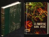 deux livres posés l'un à côté de l'autre sur une table
