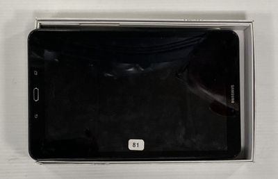 un téléphone portable posé sur une table