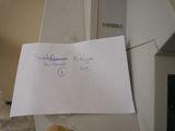 un bout de papier sur lequel est collée une note