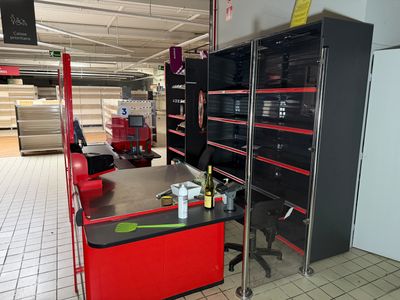 Deux meubles caisses supermarché équipés TOSHIBA DATALOGIC EPSON.