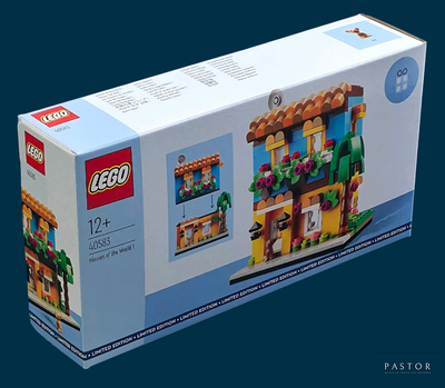 une boîte contenant une maison en Lego