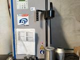une machine posée sur un comptoir