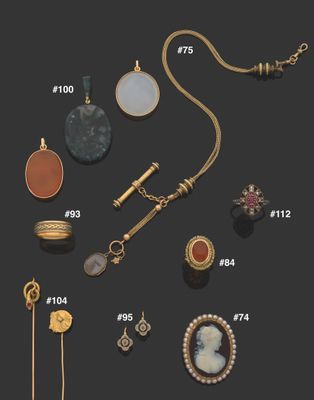 Trois pendentifs de forme ovale, chacun orné d'une pierre or… - Photo 1