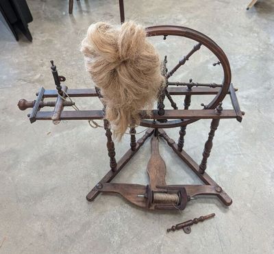 a spinning wheel with a wig on top of it