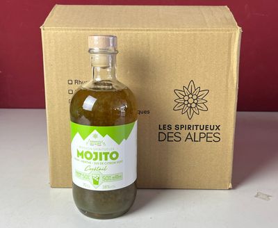 une bouteille d'huile d'olive à côté d'une boîte de vin