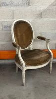 Fauteuil à dossier médaillon en cabriolet en bois mouluré et… (photo 3)