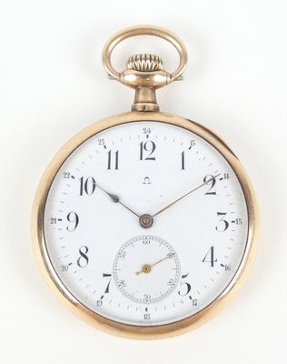montre de poche sur fond blanc, avec un fond blanc