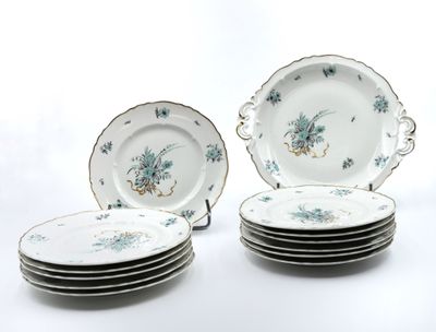 a stack of plates that are sitting on a table