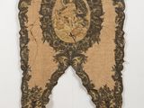 un vieux morceau de tissu sur lequel est représentée une femme