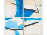 quatre peintures abstraites représentant des formes bleues et blanches sur fond blanc