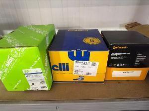 trois boîtes de Clif posées côte à côte sur une étagère
