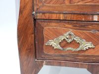 Petite commode rectangulaire à façade légèrement galbée en p… (photo 5)