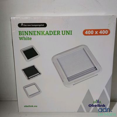 emballage représentant une boîte blanche sur laquelle figure l'image d'un ordinateur