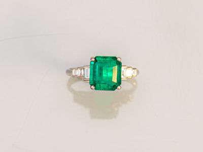 Bague en or gris 750°/°° (18K), sertie d'une exceptionnelle … - Photo 1