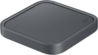 un gros plan d'un objet carré gris sur fond blanc