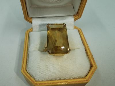 une bague or citrine - taille 48 - poids 7,8 gr - Frais en s…