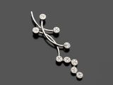 une paire de boucles d'oreilles « ear climbers » en diamants, signées Van Cleef
