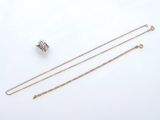 une collection de bijoux comprenant un collier, un bracelet et une bague