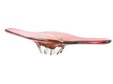 une image représentant un bol en verre rose sur fond blanc