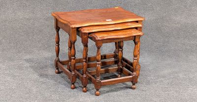 3 tables gigognes
