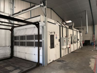 an image of a garage with a lot of doors