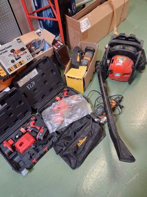 a lot of tools that are sitting on the floor