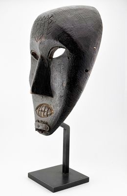 Masque Népal Bois. H. 27 cm Intéressant masque aux traits ré…
