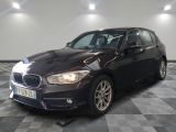 une photo d'une BMW Série 1 noire dans un showroom