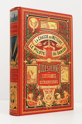 la couverture d'un livre rouge et or orné d'illustrations