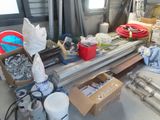 many items that are sitting on a table in the room