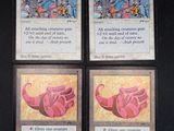 quatre cartes aux motifs différents posées sur une surface noire
