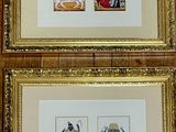 deux photos encadrées d'un homme et d'une femme sur une table