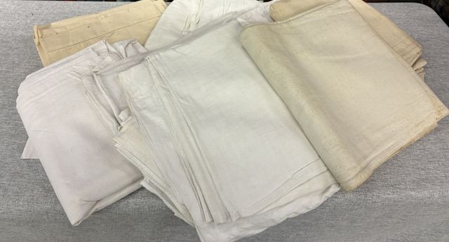 Lot de 10 draps- Vendu en l’état sans vérification préalable. À n
