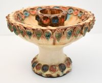 Bougeoir en céramique émaillée polychrome.