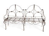 une image représentant un banc en fer forgé sur fond blanc