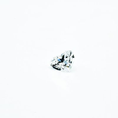 Diamant de synthèse (lab-grown diamond) de forme coeur  2,06 carats, a