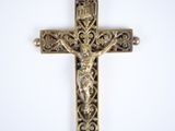an image of a gold cross with a crucif on it