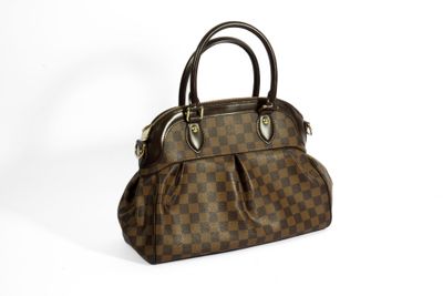 LOUIS VUITTON Sac Trevi en toile damier ébène et cuir marron…