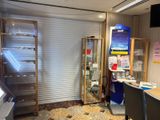 une pièce dans laquelle se trouvent de nombreux objets