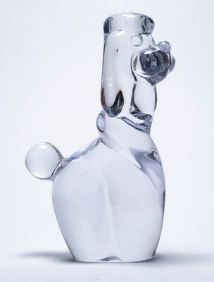 DAUM, une statuette en cristal représentant un caniche, sign…