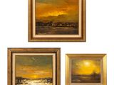 trois tableaux encadrés représentant un paysage avec un coucher de soleil en arrière-plan