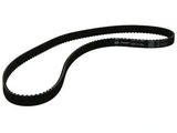 un gros plan d'une ceinture noire sur fond blanc